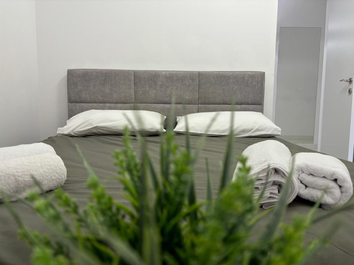 Center, Selvia White Apartment Tirana Esterno foto
